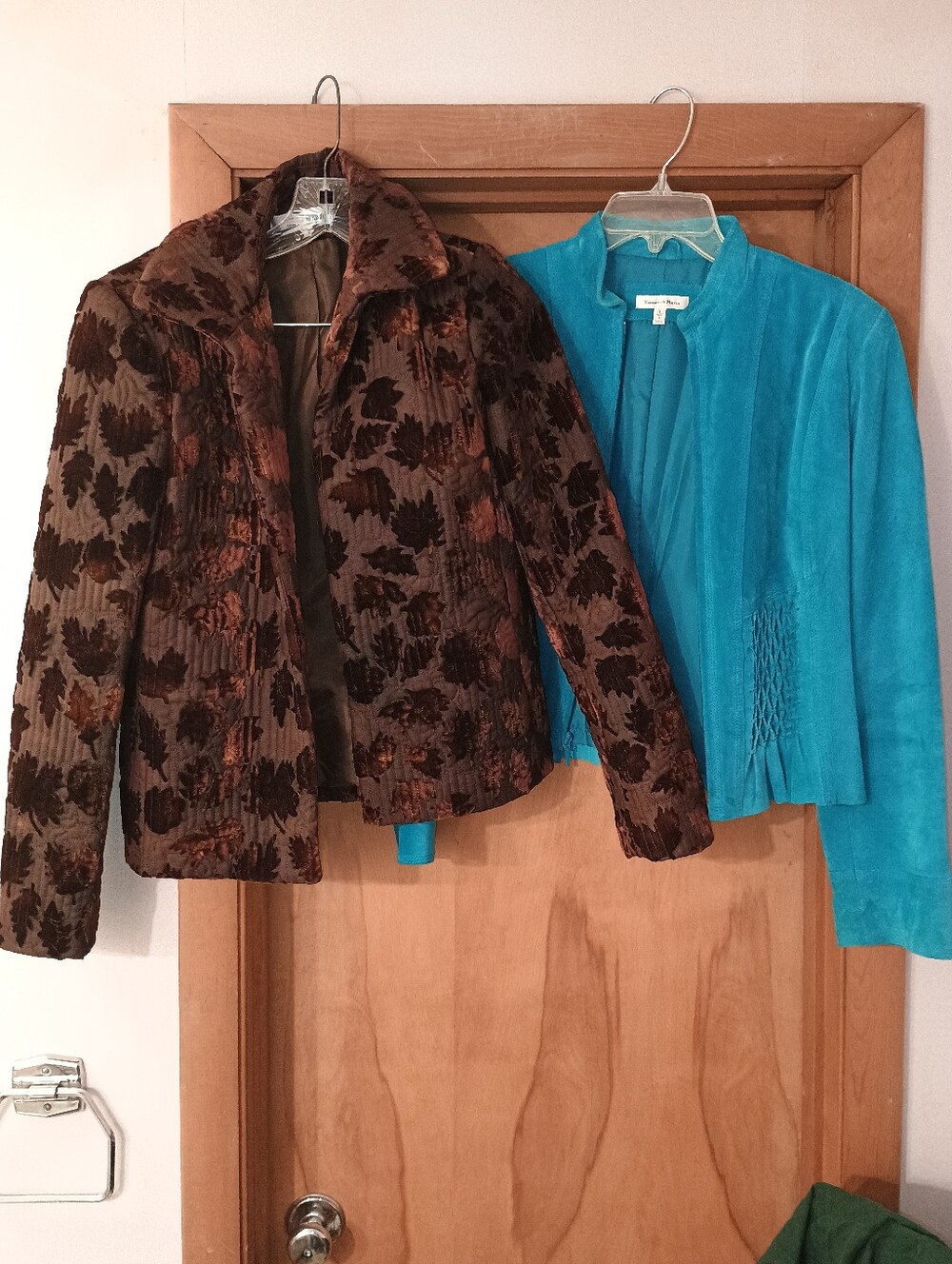 Bundle of Two Women's Jackets Harve Benard and Yvonne de Marie Size 6